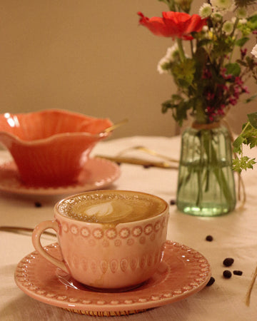 <em>FLORES &amp; CAFÉ</em>